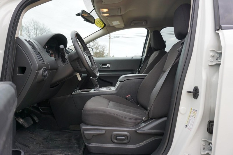 Ford Edge Vehicle Full-screen Gallery Image 24