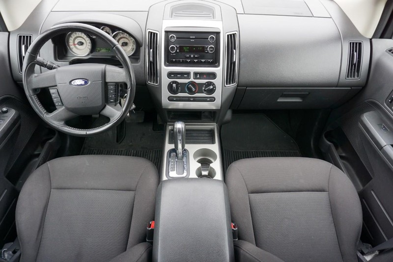 Ford Edge Vehicle Full-screen Gallery Image 33