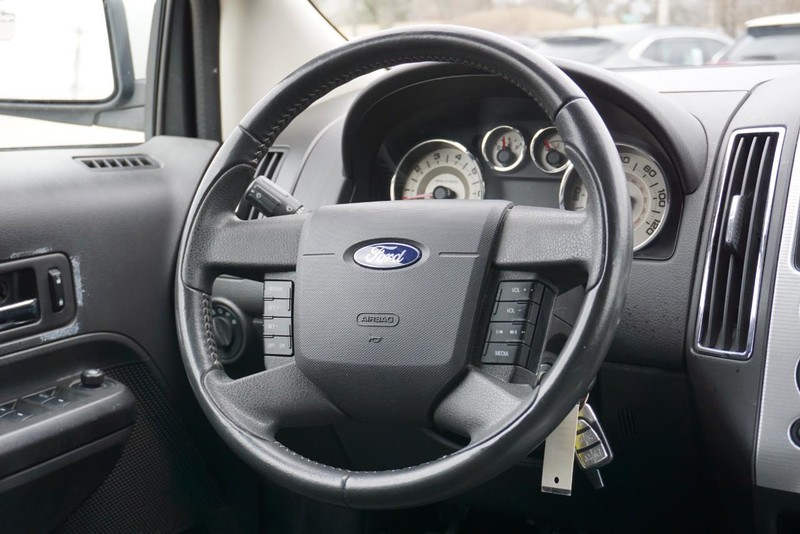 Ford Edge Vehicle Full-screen Gallery Image 34