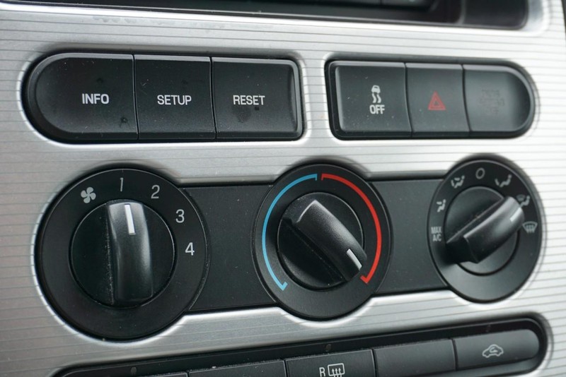 Ford Edge Vehicle Full-screen Gallery Image 44