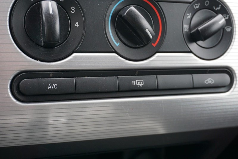 Ford Edge Vehicle Full-screen Gallery Image 45