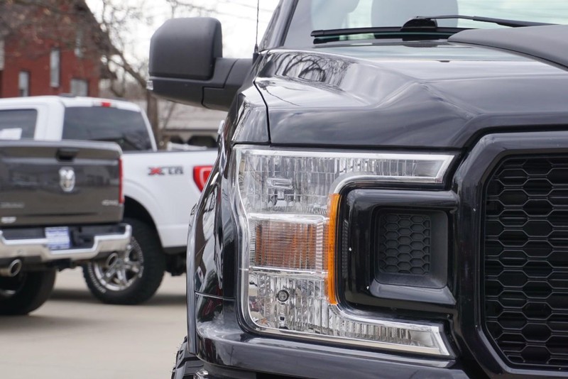 Ford F-150 Vehicle Full-screen Gallery Image 09