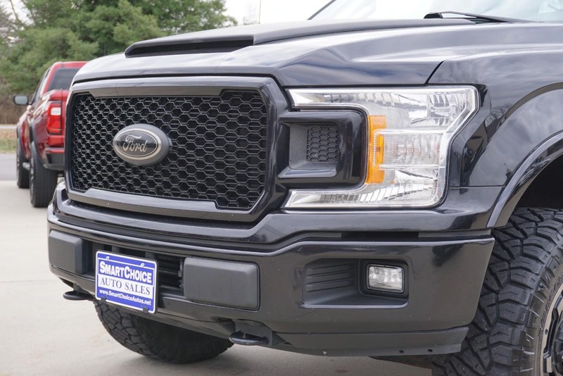 Ford F-150 Vehicle Full-screen Gallery Image 11