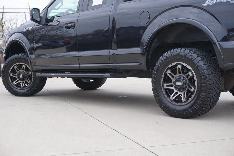 Ford F-150 Vehicle Full-screen Gallery Image 16