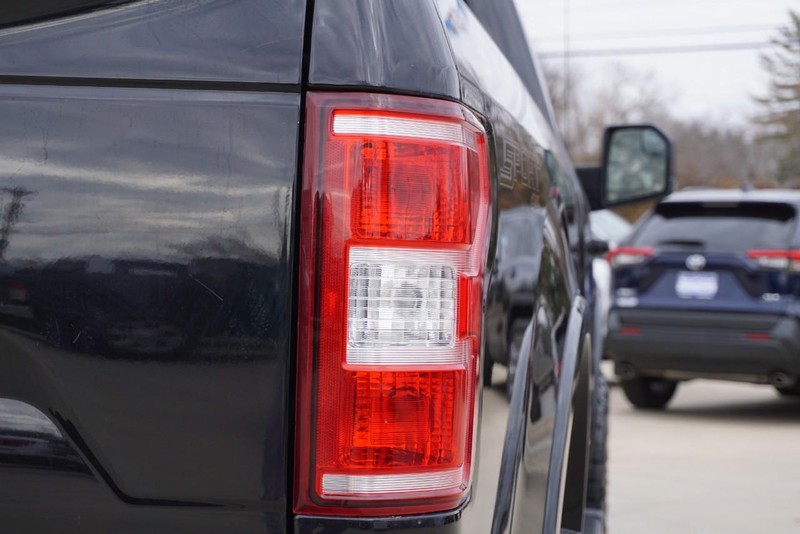 Ford F-150 Vehicle Full-screen Gallery Image 22