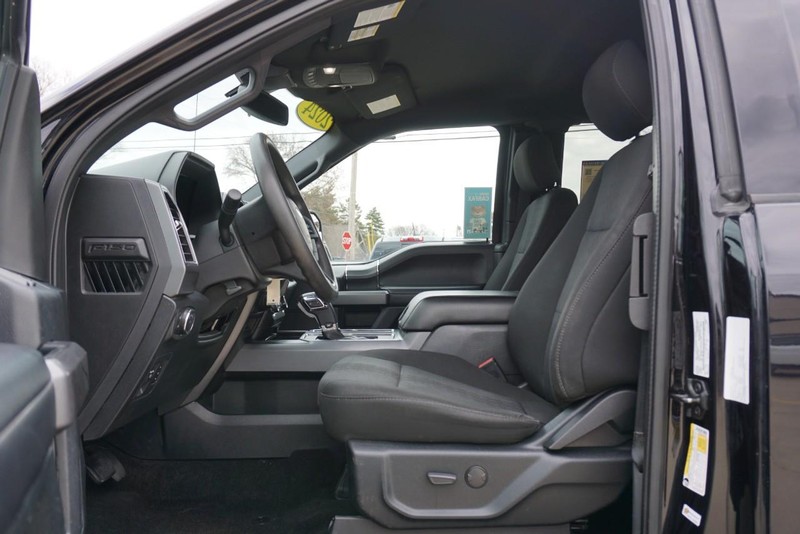 Ford F-150 Vehicle Full-screen Gallery Image 27
