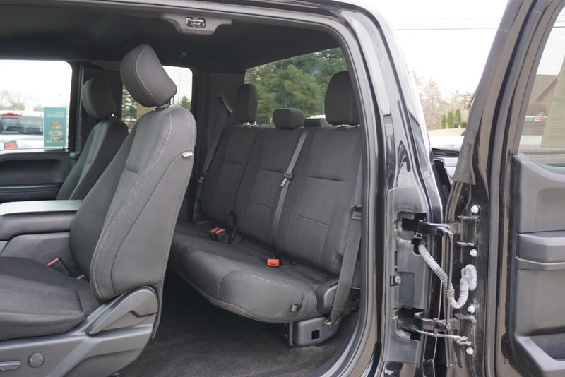 Ford F-150 Vehicle Full-screen Gallery Image 30