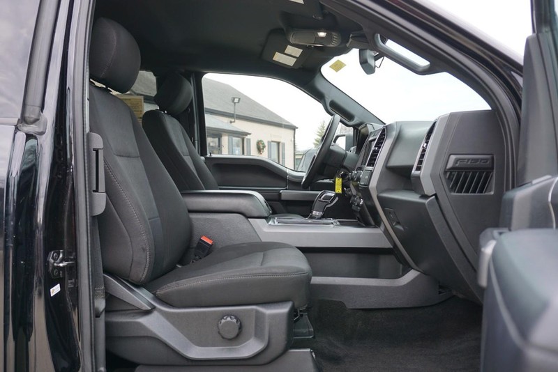 Ford F-150 Vehicle Full-screen Gallery Image 31
