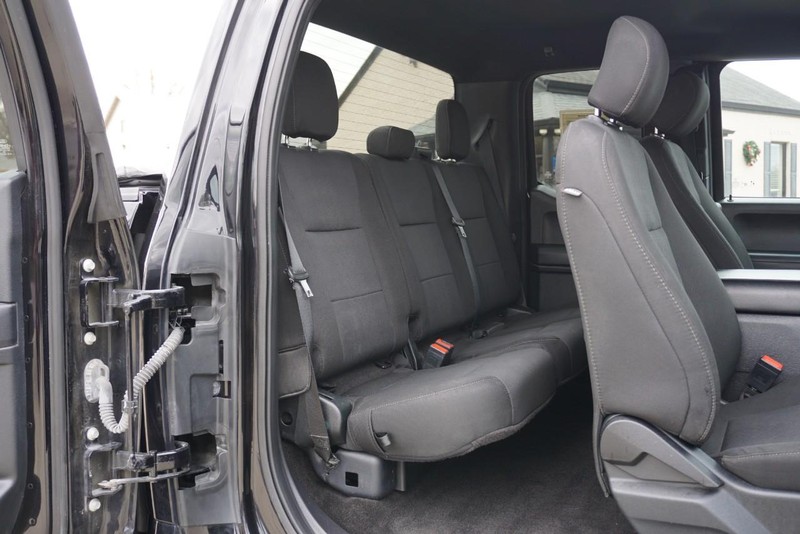 Ford F-150 Vehicle Full-screen Gallery Image 34