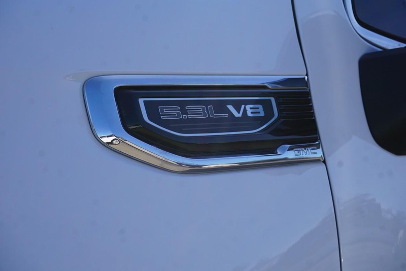 GMC Sierra 1500 Vehicle Full-screen Gallery Image 12