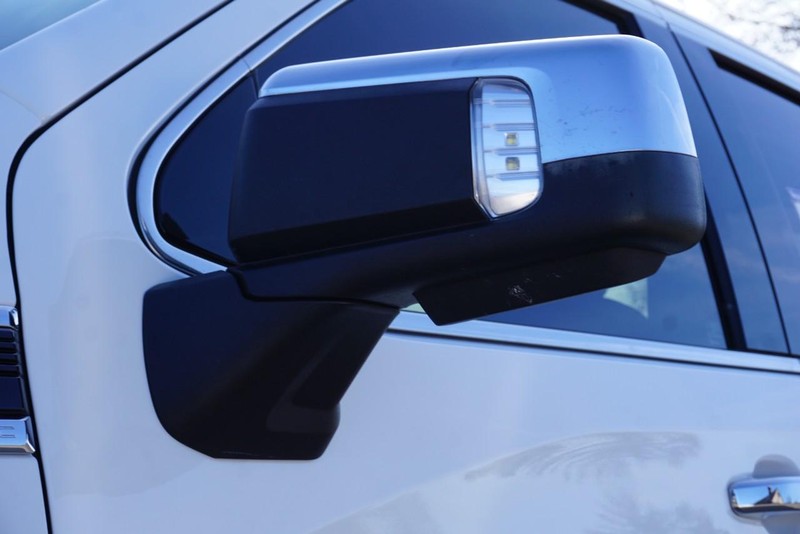 GMC Sierra 1500 Vehicle Full-screen Gallery Image 13