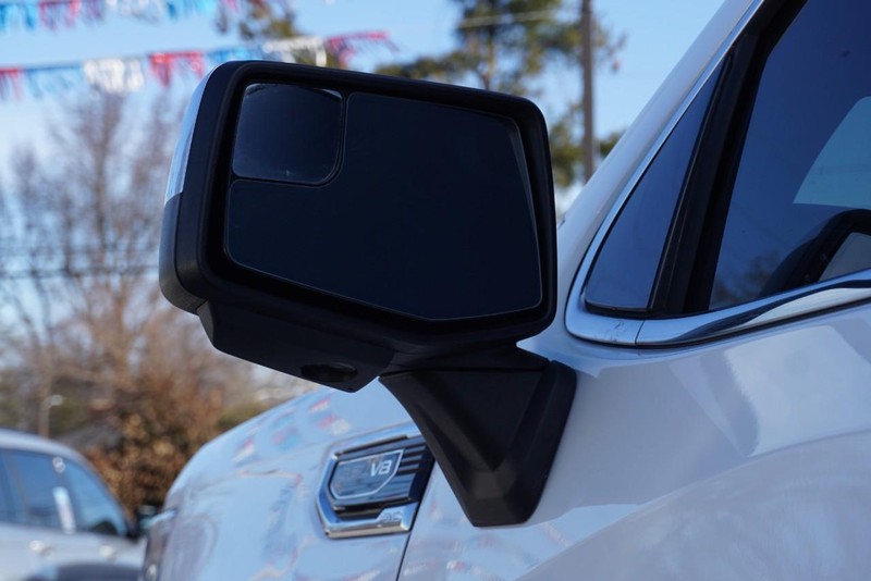 GMC Sierra 1500 Vehicle Full-screen Gallery Image 18