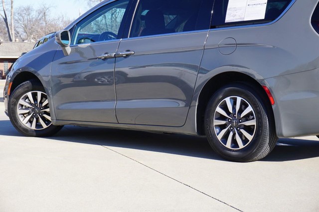 2021 Chrysler Pacifica Touring L image 13