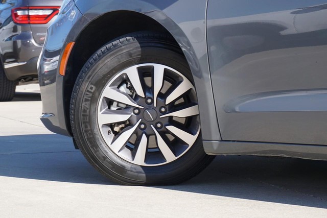 2021 Chrysler Pacifica Touring L image 14