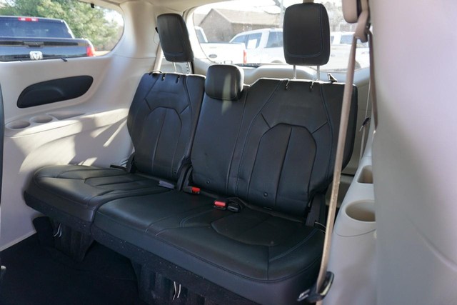 2021 Chrysler Pacifica Touring L image 25