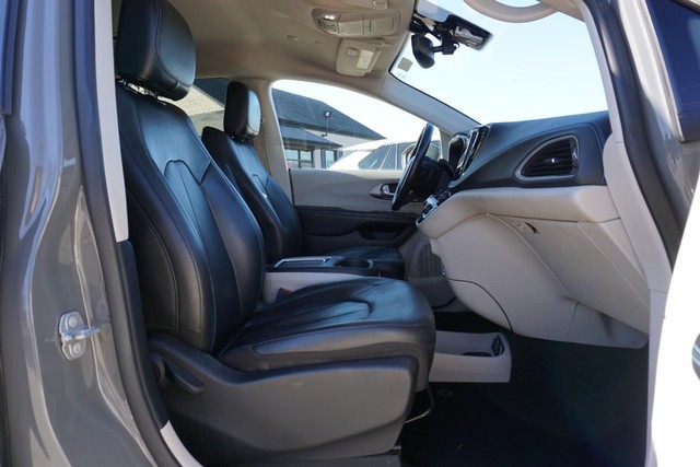 2021 Chrysler Pacifica Touring L image 29