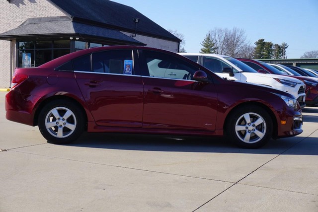 2016 Chevrolet Cruze Limited LT FWD image 02