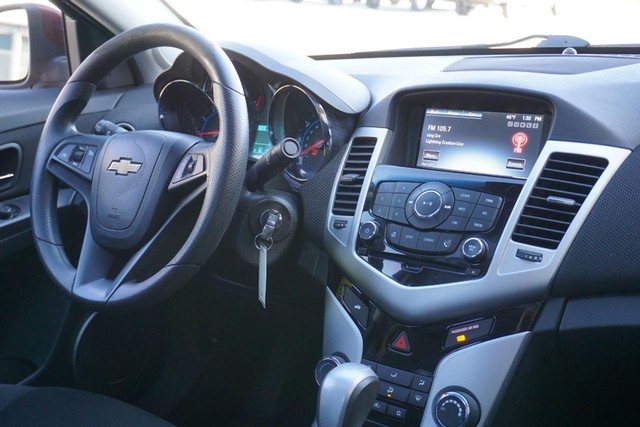 2016 Chevrolet Cruze Limited LT FWD image 35