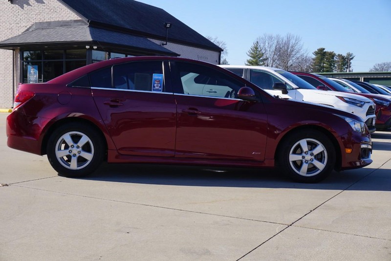 Chevrolet Cruze Limited Vehicle Full-screen Gallery Image 02