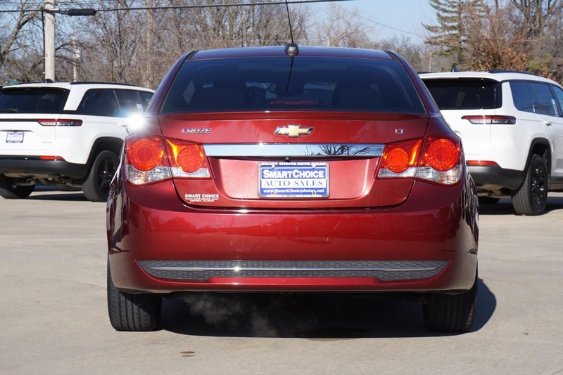 Chevrolet Cruze Limited Vehicle Full-screen Gallery Image 04