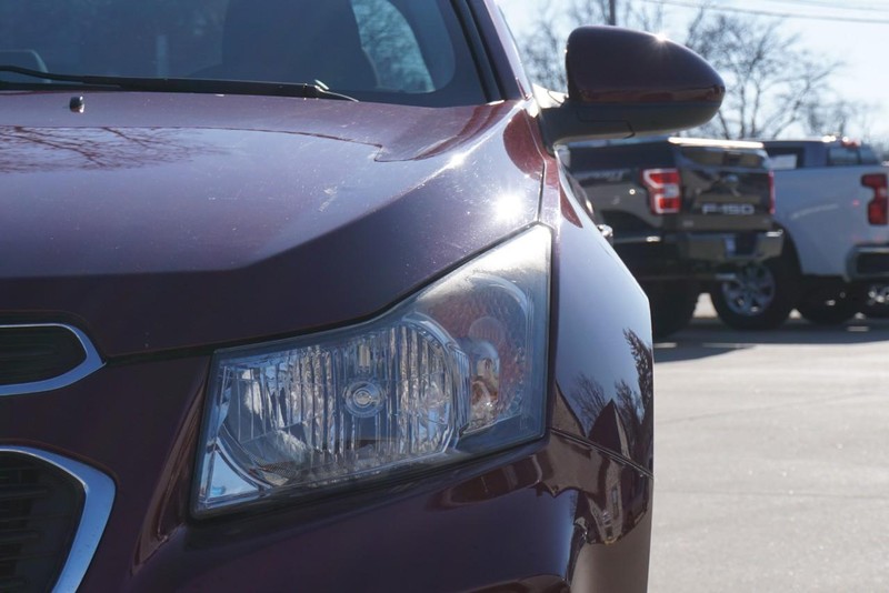 Chevrolet Cruze Limited Vehicle Full-screen Gallery Image 10