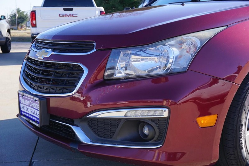 Chevrolet Cruze Limited Vehicle Full-screen Gallery Image 11