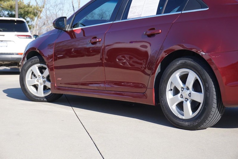 Chevrolet Cruze Limited Vehicle Full-screen Gallery Image 14