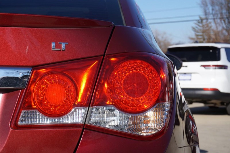Chevrolet Cruze Limited Vehicle Full-screen Gallery Image 18