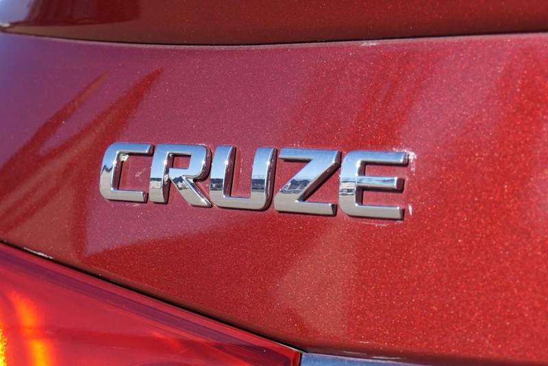 Chevrolet Cruze Limited Vehicle Full-screen Gallery Image 19