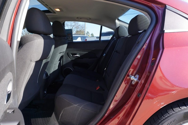 Chevrolet Cruze Limited Vehicle Full-screen Gallery Image 26