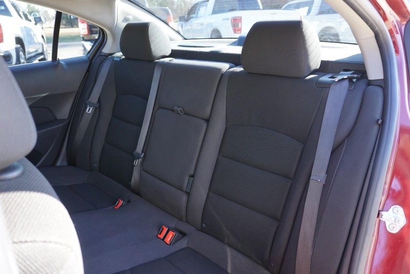 Chevrolet Cruze Limited Vehicle Full-screen Gallery Image 27