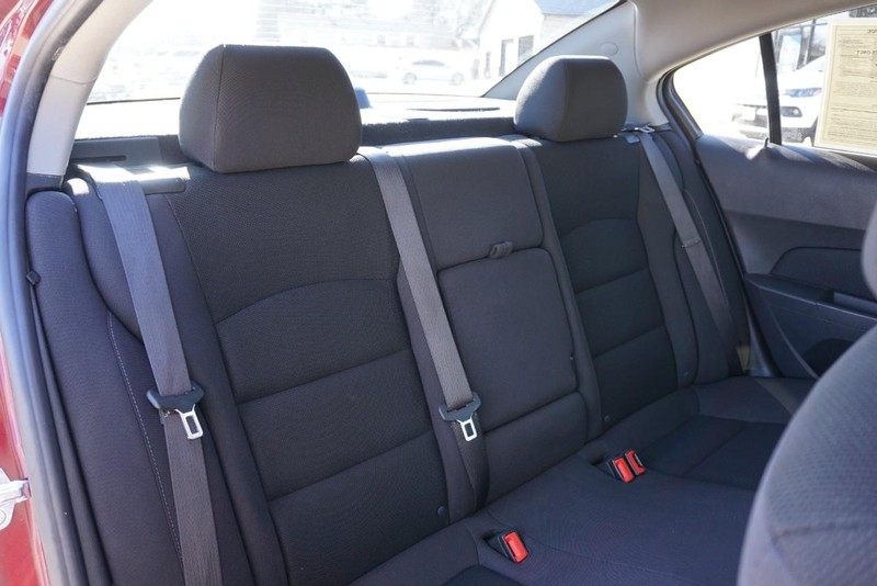 Chevrolet Cruze Limited Vehicle Full-screen Gallery Image 29