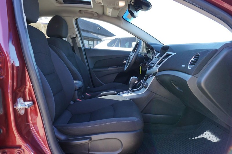 Chevrolet Cruze Limited Vehicle Full-screen Gallery Image 30