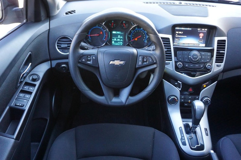 Chevrolet Cruze Limited Vehicle Full-screen Gallery Image 37