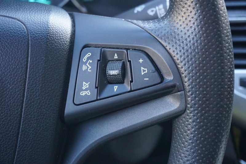 Chevrolet Cruze Limited Vehicle Full-screen Gallery Image 39