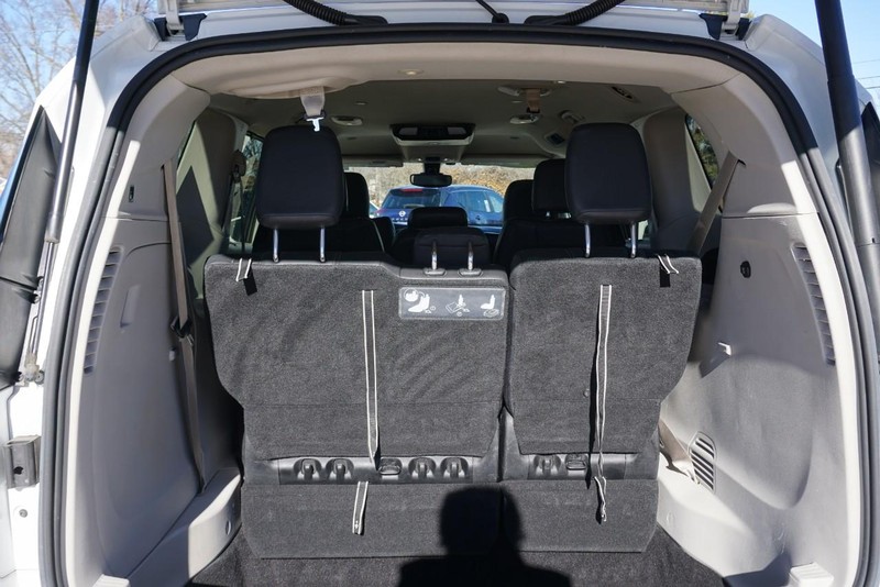 Chrysler Pacifica Vehicle Full-screen Gallery Image 18