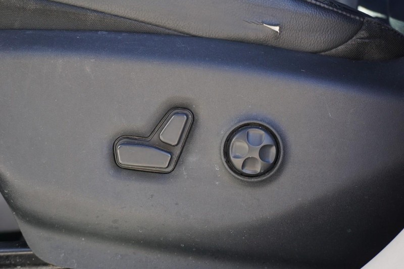 Chrysler Pacifica Vehicle Full-screen Gallery Image 20