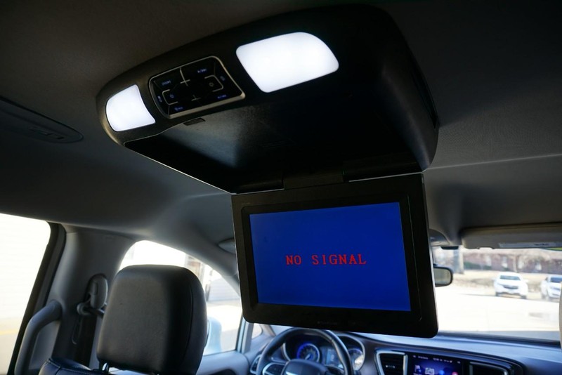 Chrysler Pacifica Vehicle Full-screen Gallery Image 34