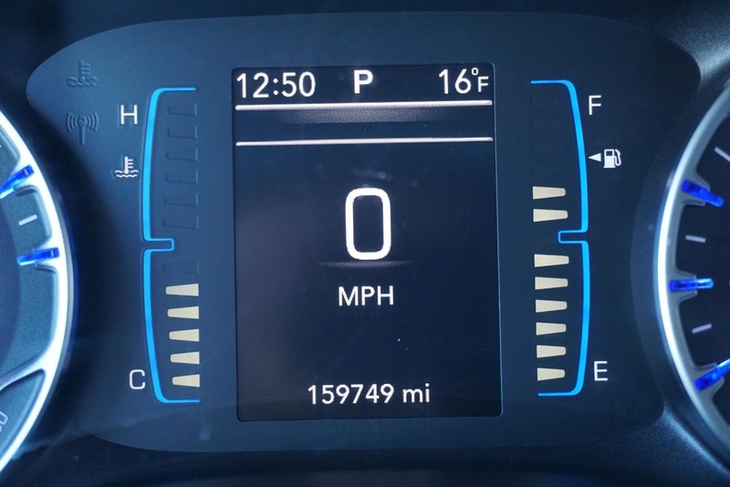 Chrysler Pacifica Vehicle Full-screen Gallery Image 38