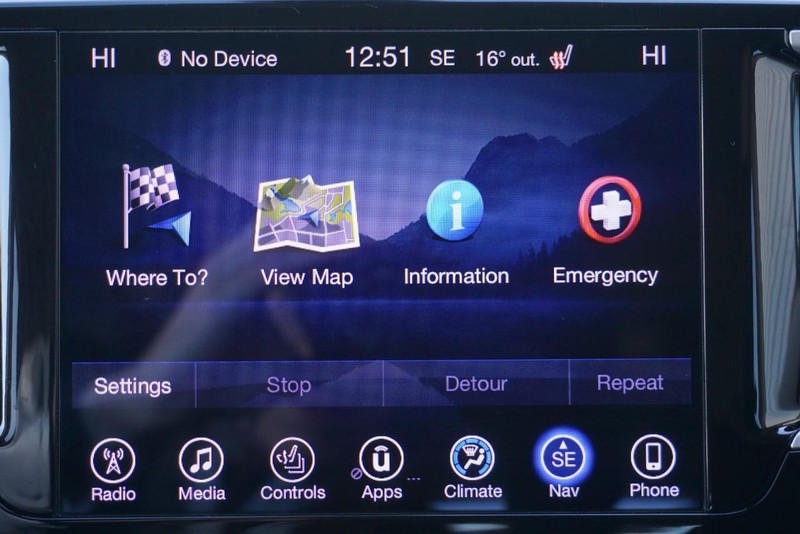 Chrysler Pacifica Vehicle Full-screen Gallery Image 42