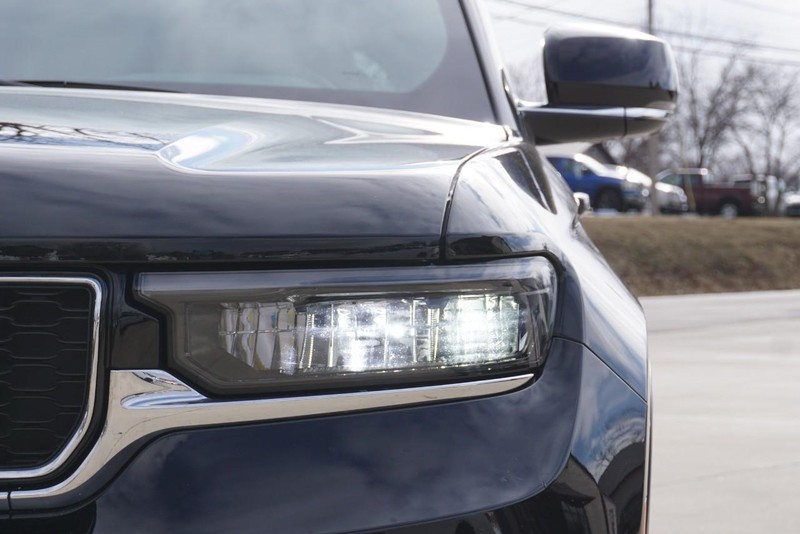 Jeep Grand Cherokee L Vehicle Full-screen Gallery Image 10