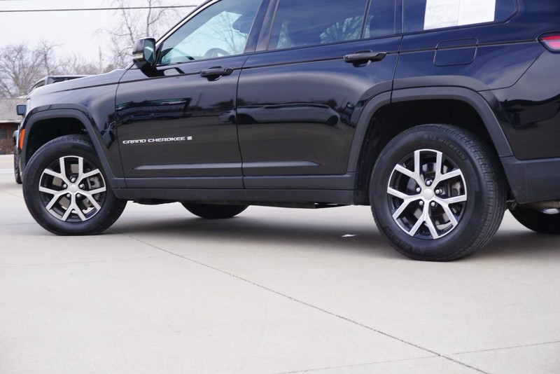 Jeep Grand Cherokee L Vehicle Full-screen Gallery Image 12