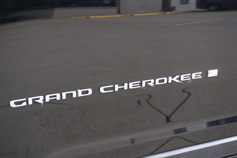 Jeep Grand Cherokee L Vehicle Full-screen Gallery Image 15