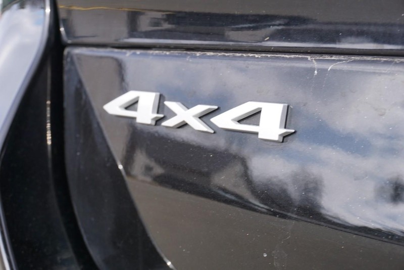 Jeep Grand Cherokee L Vehicle Full-screen Gallery Image 16