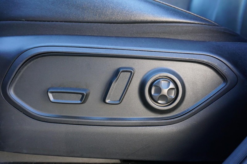 Jeep Grand Cherokee L Vehicle Full-screen Gallery Image 20