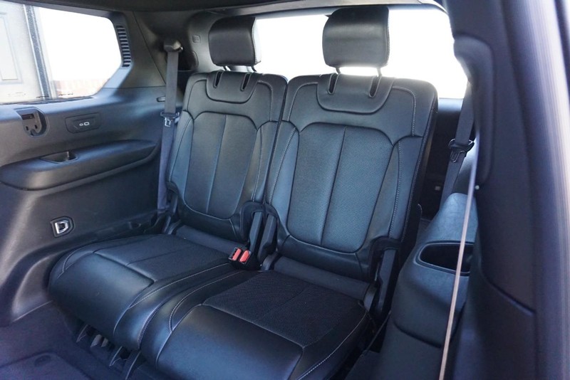 Jeep Grand Cherokee L Vehicle Full-screen Gallery Image 24