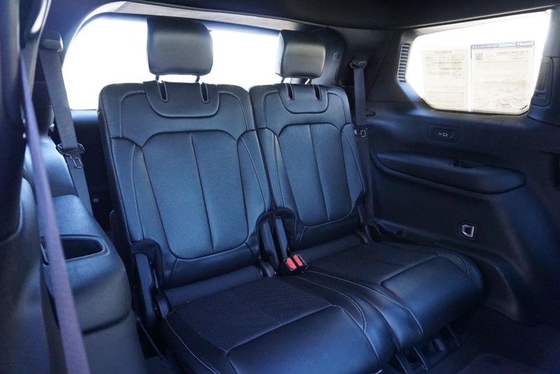 Jeep Grand Cherokee L Vehicle Full-screen Gallery Image 27