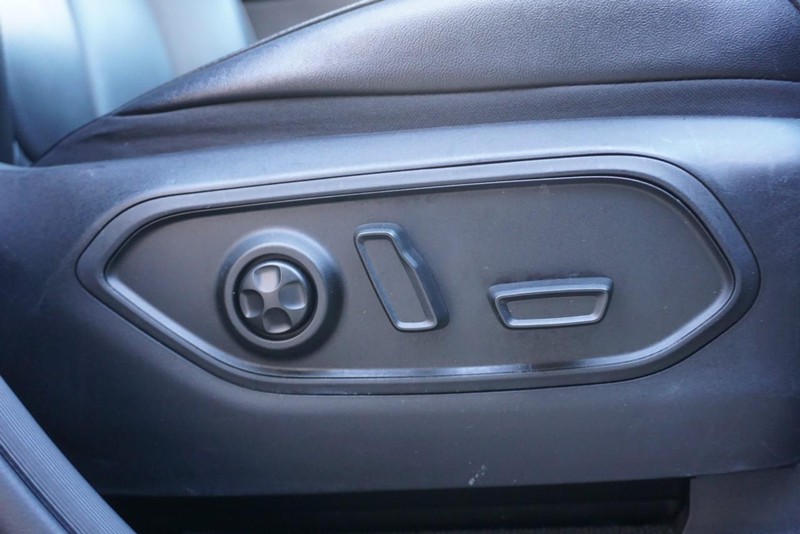 Jeep Grand Cherokee L Vehicle Full-screen Gallery Image 29