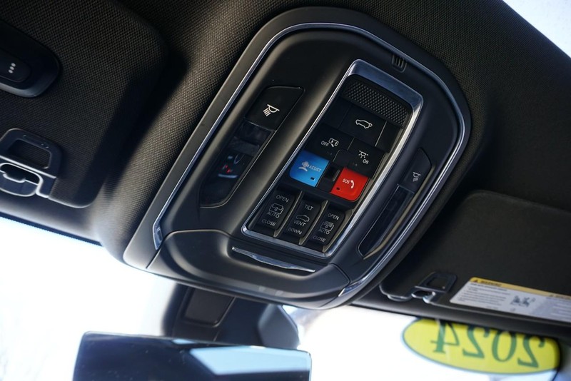 Jeep Grand Cherokee L Vehicle Full-screen Gallery Image 42