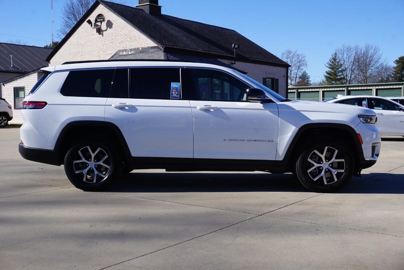 Jeep Grand Cherokee L Vehicle Full-screen Gallery Image 02